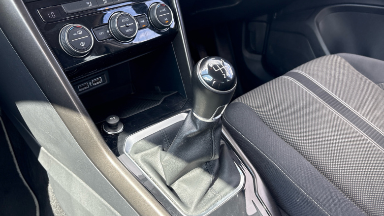 Volkswagen T-Roc 1.5 TSI EVO SE 5dr Petrol Hatchback